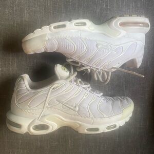 Nike TN airmax triple white size 11 women’s good condition